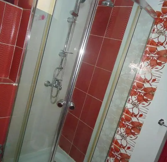 اتاق استاندارد چهار تخته, Freedom Hostel