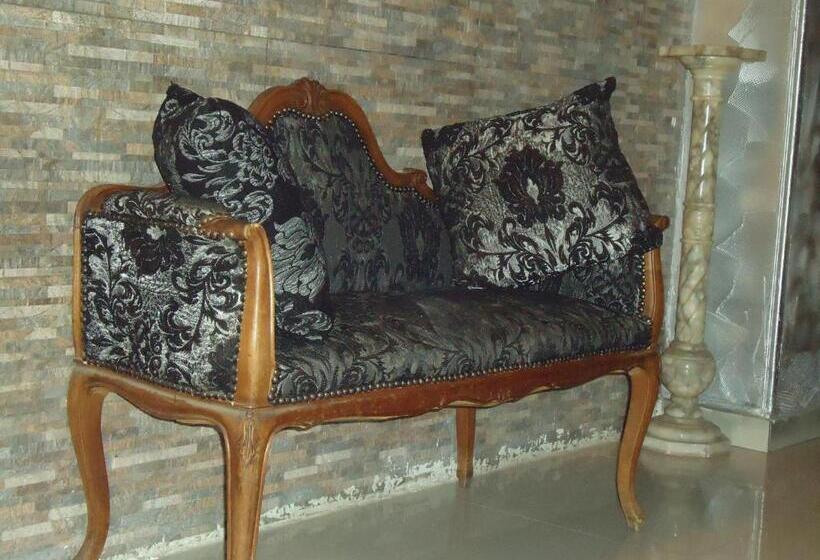 تختخواب در اتاق مشترک, Freedom Hostel