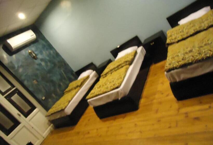 تختخواب در اتاق مشترک, Freedom Hostel