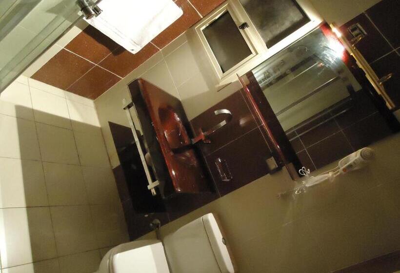 اتاق استاندارد چهار تخته, Freedom Hostel