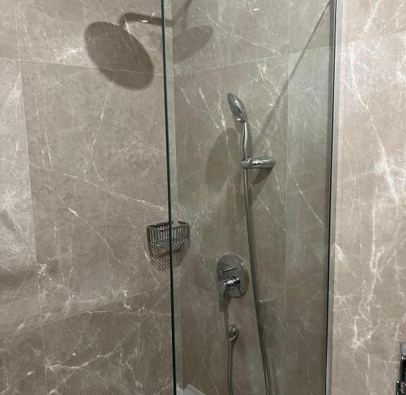 اتاق استاندارد, Darin