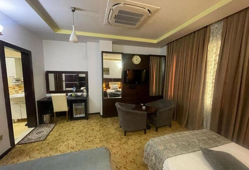 اتاق استاندارد سه نفره, Darin