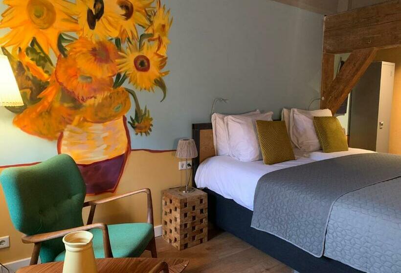 חדר דלוקס, De Gravin