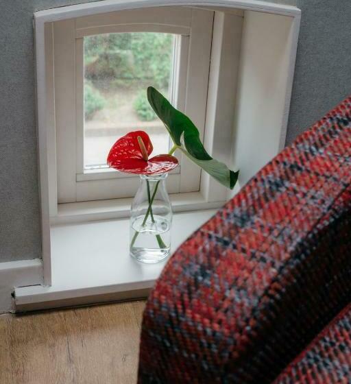 חדר סופריור, De Gravin