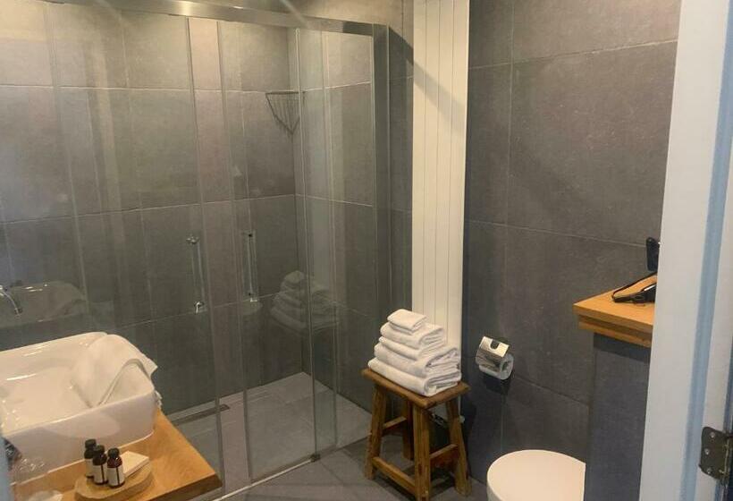 חדר סופריור, De Gravin