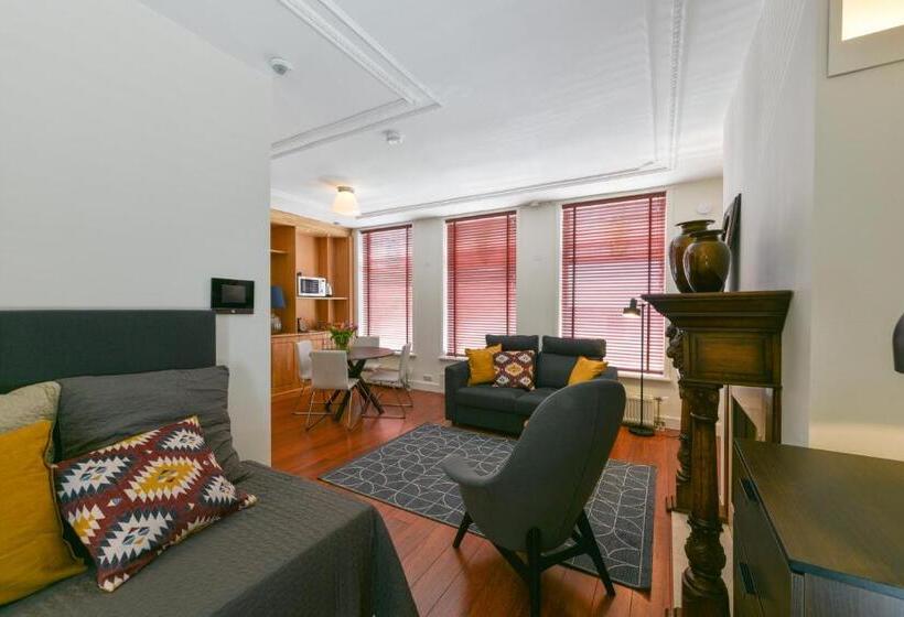 דירת חדר, De Gravin