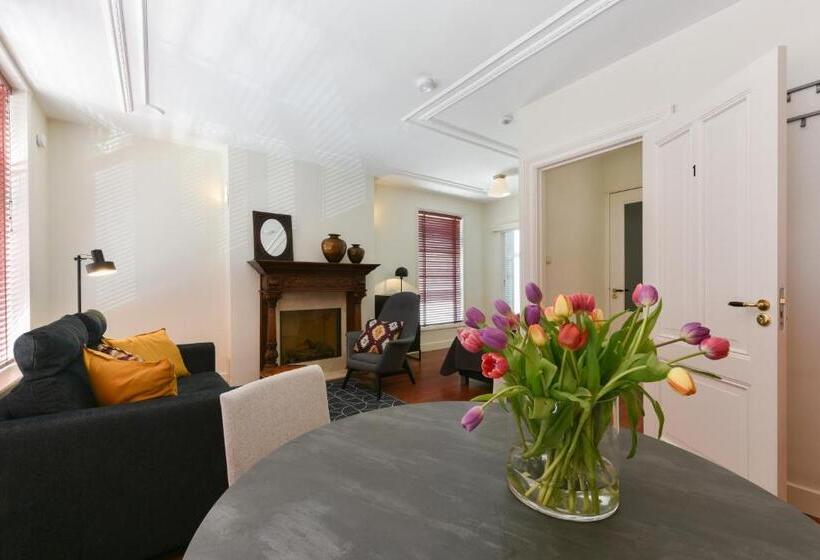 דירת חדר, De Gravin