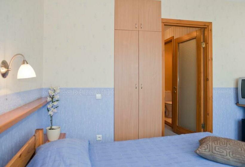 اتاق استاندارد, Demians