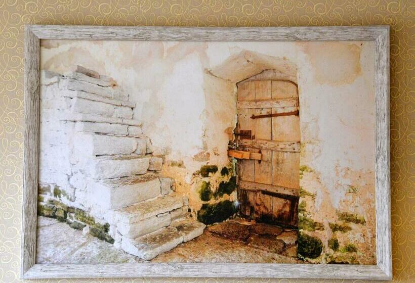 اتاق استاندارد یک نفره, Demians