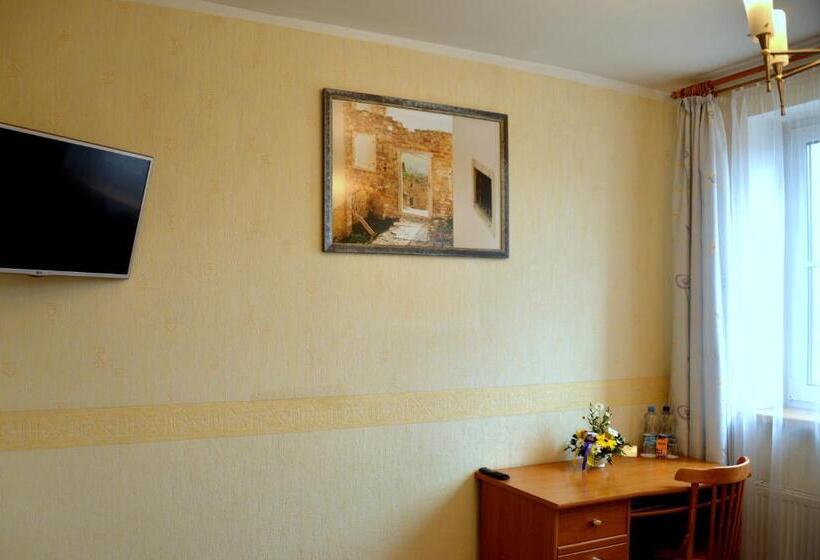 اتاق استاندارد, Demians