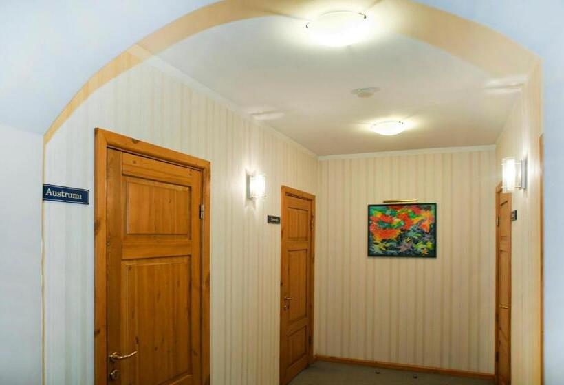 اتاق استاندارد, Demians