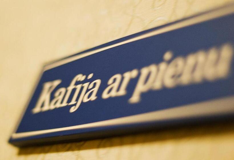 اتاق استاندارد, Demians