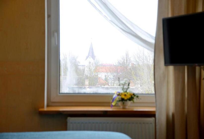 اتاق استاندارد, Demians