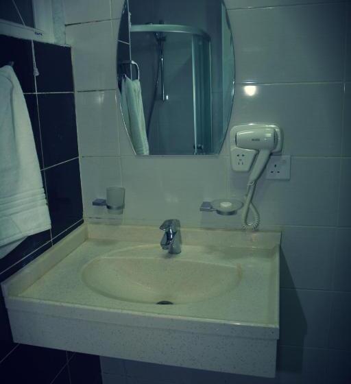 اتاق استاندارد سه نفره, Fareeq