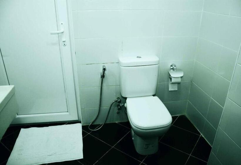 اتاق استاندارد سه نفره, Fareeq