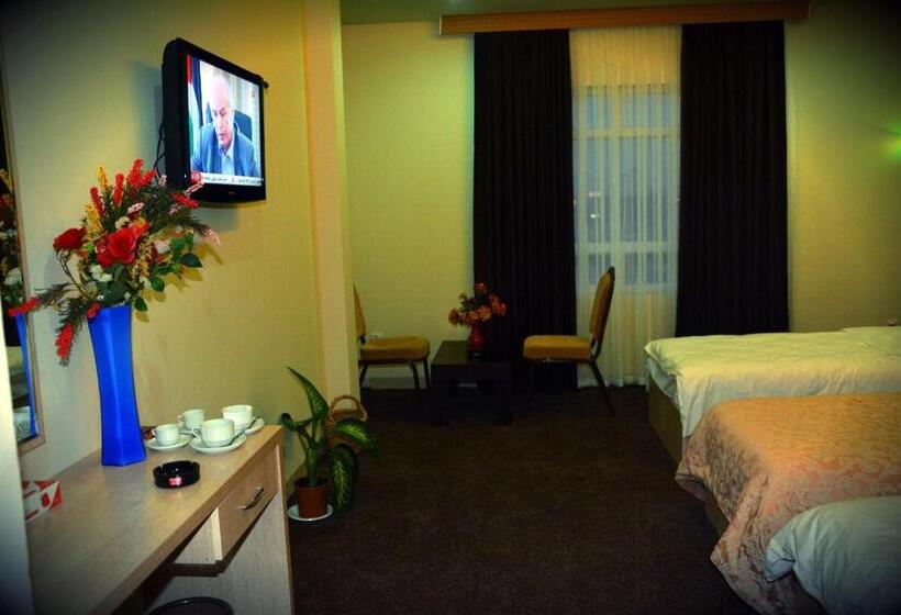 اتاق استاندارد سه نفره, Fareeq