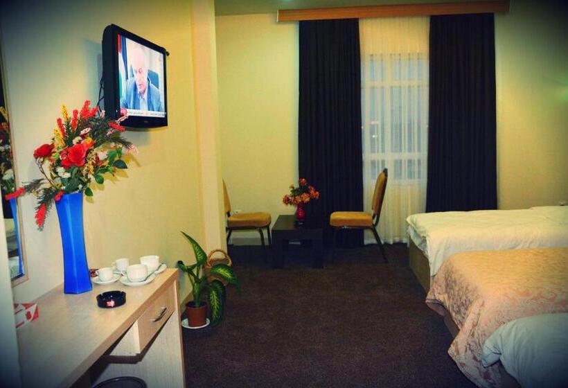 اتاق استاندارد سه نفره, Fareeq