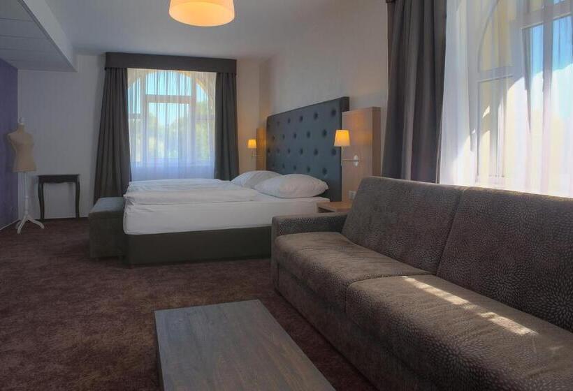 سوییت اجرایی, Galatea