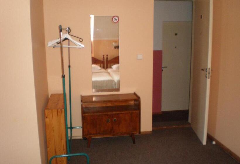 اتاق استاندارد سه نفره, Getliin