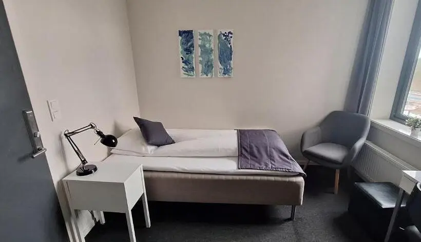 Standard Yhden Hengen Huone, Vertikalen