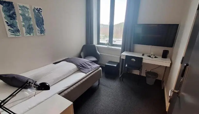Standard Yhden Hengen Huone, Vertikalen