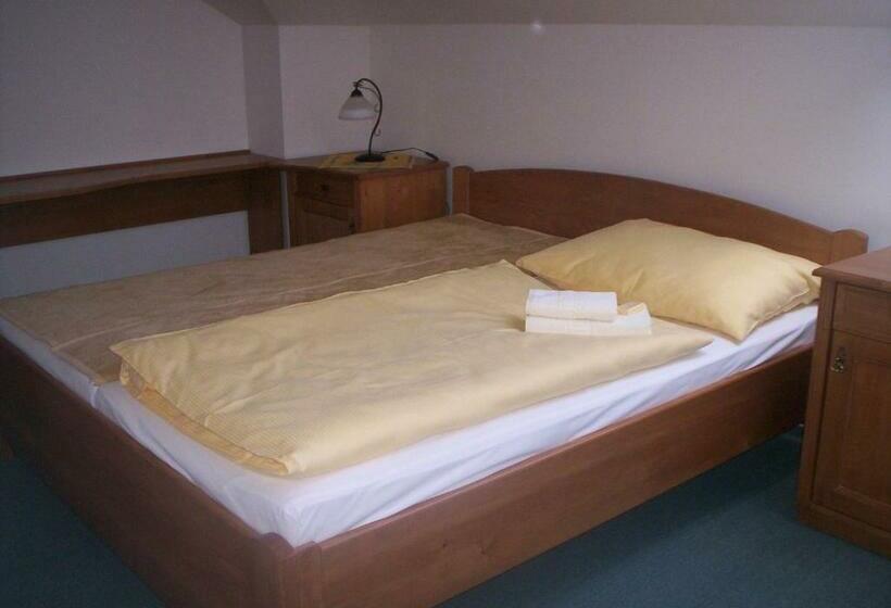 غرفة قياسية رباعية, Krakonoš