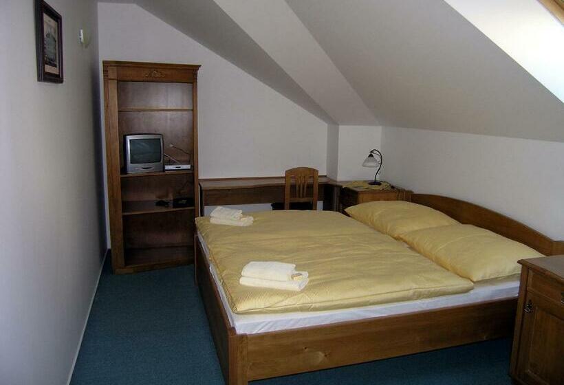 غرفة قياسية رباعية, Krakonoš