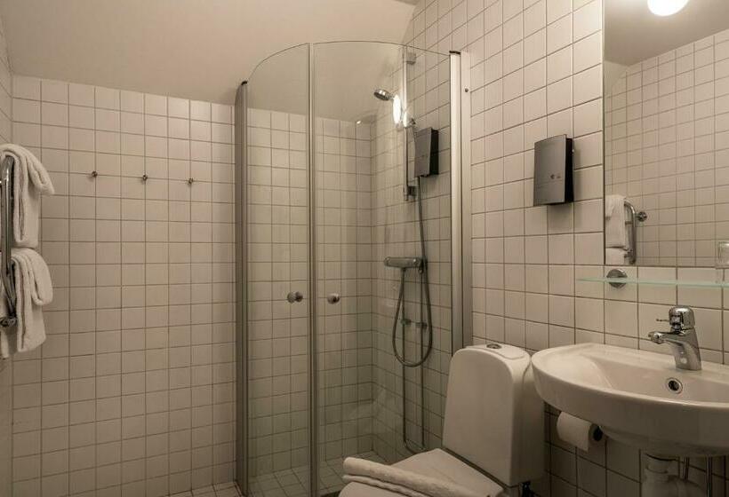 غرفة قياسية, L Granen