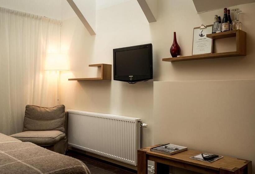 غرفة إقتصادية, L Granen