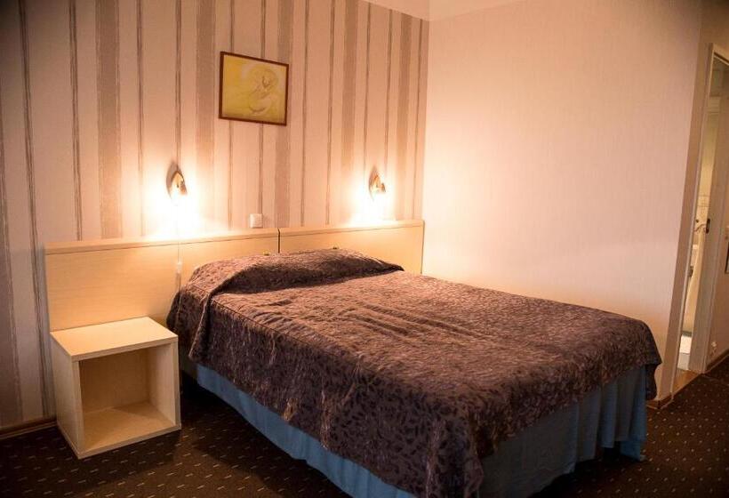 اتاق استاندارد سه نفره, L Tamula