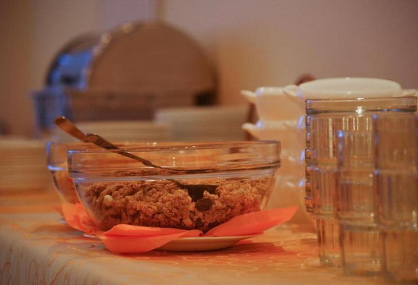 اتاق کلاسیک یک تخته, L Tamula
