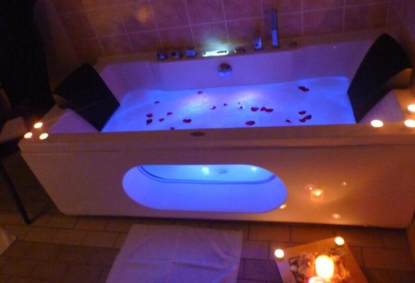 اتاق کلاسیک یک تخته, L Tamula