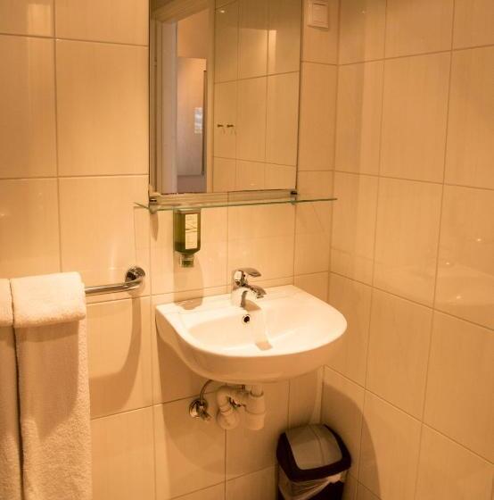 اتاق استاندارد با چشم‌انداز دریاچه, L Tamula