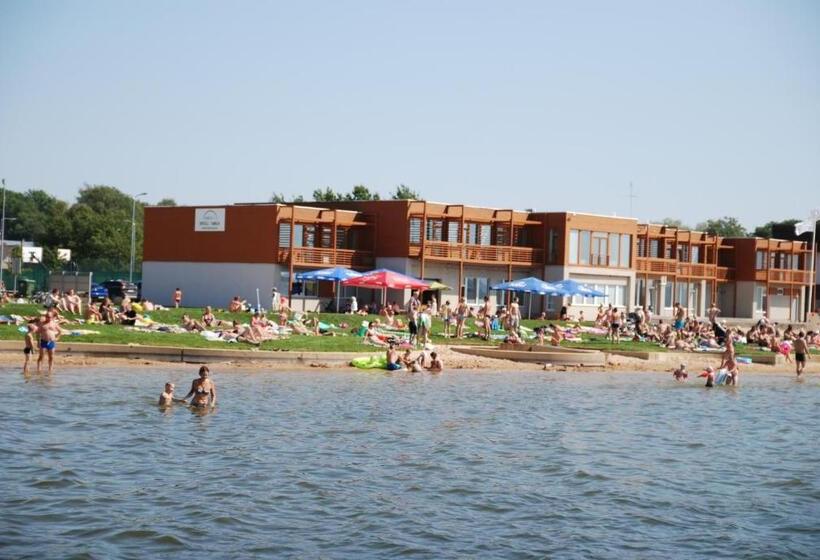 اتاق استاندارد با چشم‌انداز دریاچه, L Tamula