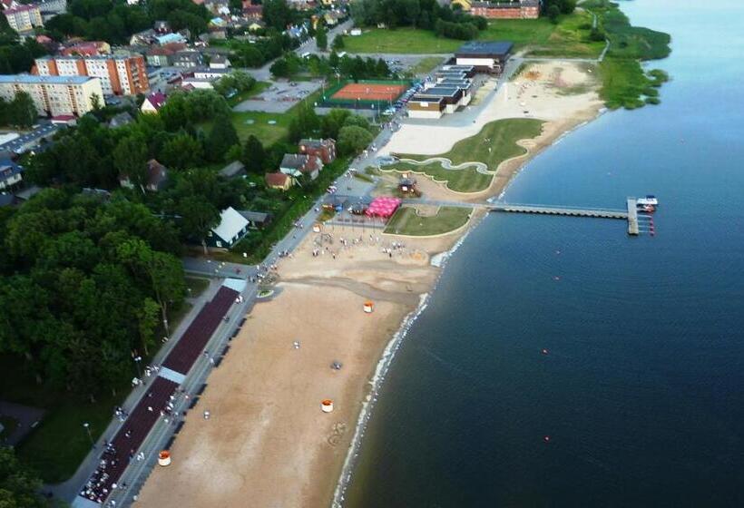 اتاق کلاسیک یک تخته, L Tamula