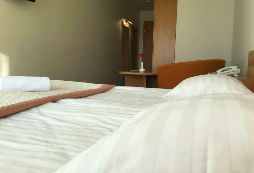 اتاق استاندارد, Muza