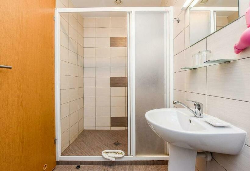 اتاق استاندارد, Muza