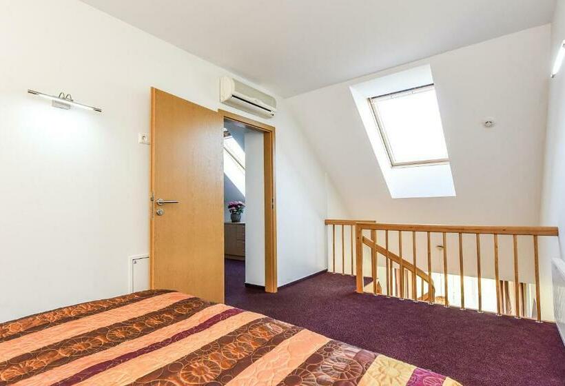 سوئیت 2 خوابه, Muza