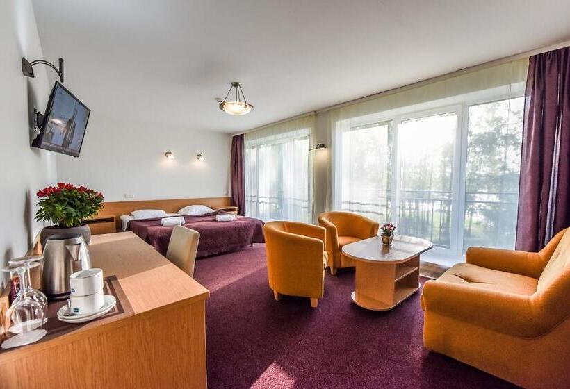 آپارتمان خانوادگی, Muza