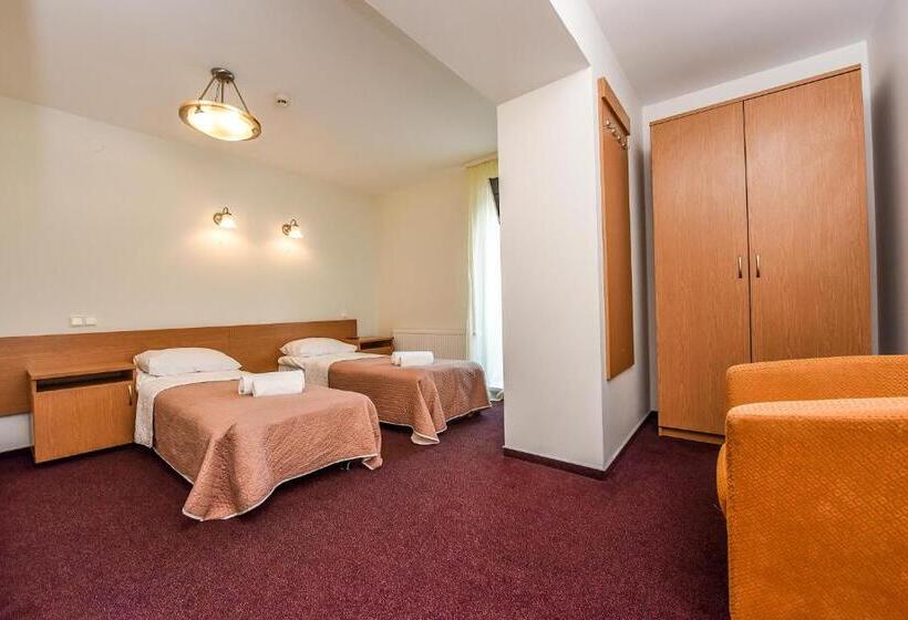 آپارتمان خانوادگی, Muza