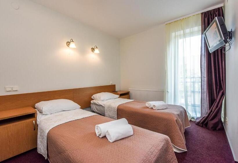 آپارتمان خانوادگی, Muza