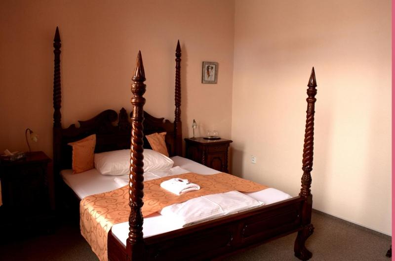 غرفة قياسية, Na Kafkové