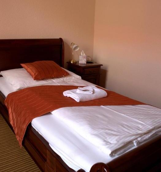 غرفة قياسية فردية, Na Kafkové