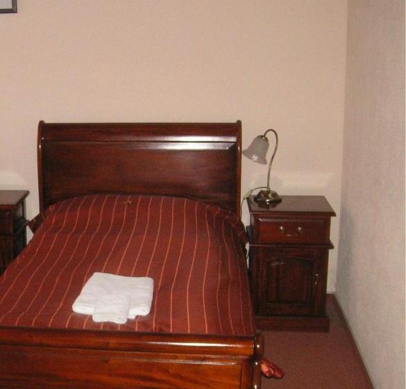 غرفة قياسية فردية, Na Kafkové