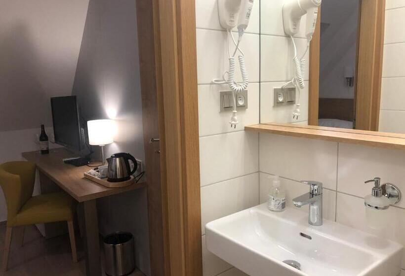 스탠다드 싱글 룸, Slavia