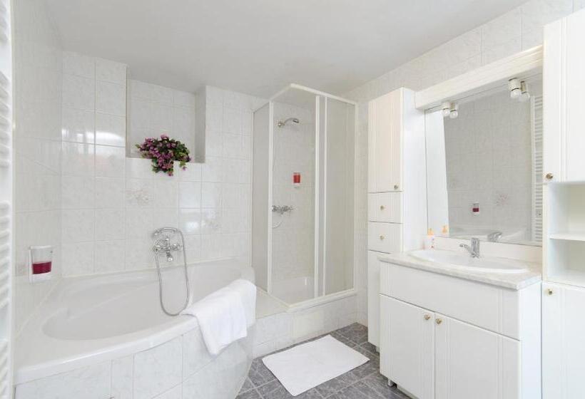 스탠다드 스튜디오, Slavia