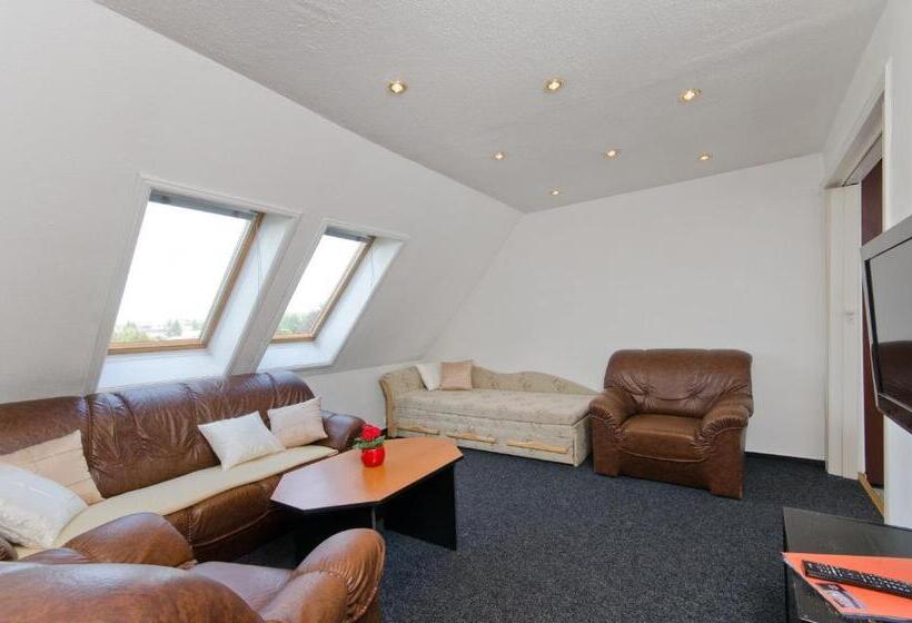 스탠다드 스튜디오, Slavia