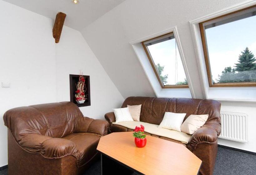 스탠다드 스튜디오, Slavia