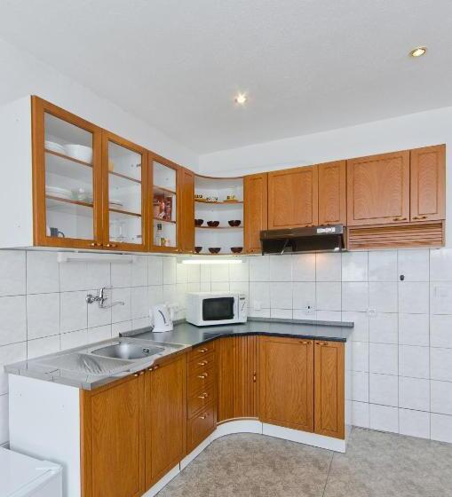 스탠다드 스튜디오, Slavia