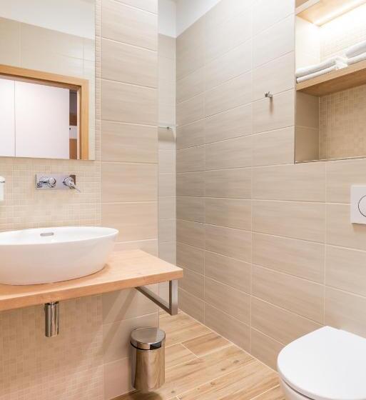 수피리어 룸, Slavia